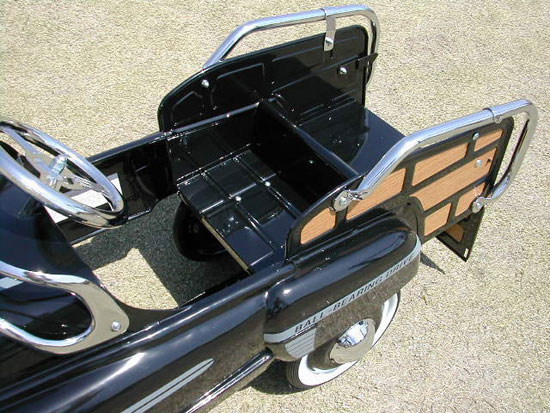 �y�_���J�[�E�u���b�N�E�G�X�e�[�g���S��